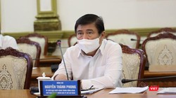 Ông Nguyễn Thành Phong trong cuộc họp sáng 24-5. Ảnh Huyền Mai