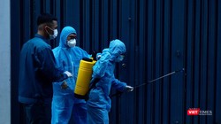 Xử lý khử khuẩn khu vực phát hiện bệnh nhân mắc COVID-19 (Ảnh: CDC TP.HCM) 