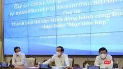 Bí thư Thành ủy TP.HCM Nguyễn Văn Nên; Phó Bí thư Thường trực Thành ủy Phan Văn Mãi; Chủ tịch UBND TP.HCM Nguyễn Thành Phong chủ trì hội nghị. Ảnh: Huyền Mai 