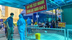 Người dân test nhanh Covid-19