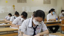 Thí sinh dự thi môn văn tại TP.HCM sáng 7/7 - Ảnh: Như Hùng