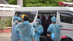 Xe cấp cứu miệt mài vận chuyển F0 đi cách ly điều trị cả ngày lẫn đêm - Ảnh: HCDC