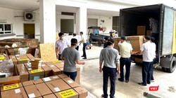 Khẩn trương đưa trang thiết bị, thuốc men về Trung tâm hồi sức COVID-19 