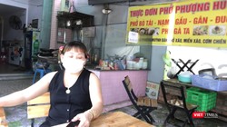 Bà Như Phượng, chủ quán Phở Phượng Huỳnh ở đường Phú Thuận (Quận 7), dự báo tình hình kinh doanh khó khả thi. Ảnh: HB