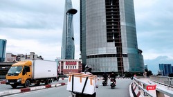 Cuộc sống dần trở lại nhịp độ bình thường mới tại vùng dịch TP.HCM - Ảnh: Hoà Bình