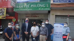 Quyền Tổng lãnh sự Hoa Kỳ tại TP.HCM, ông Robert Greenan đã tới thăm hoạt động lồng ghép sàng lọc lao trong chiến dịch tiêm chủng vaccine phòng COVID-19.