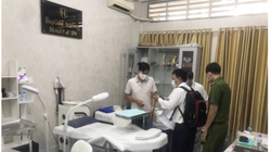 Thanh tra y tế, công an trong 1 lần đi kiểm tra phòng khám. Ảnh minh hoạ