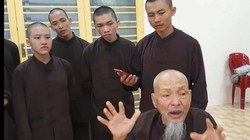 Ông Lê Tùng Vân và những người ở Tịnh thất Bồng lai. Ảnh: Vietnamnet