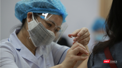 Tiêm vaccine COVID-19 vẫn là biện pháp tích cực để chống dịch