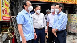 Bí thư Nguyễn Văn Nên tìm hiểu thực tế về phòng chống dịch sốt xuất huyết ở quận Bình Tân