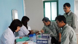 Người dân đi khám sức khỏe phát hiện bệnh sớm