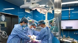 Bác sĩ của Bệnh viện phẫu thuật cứu bé N.