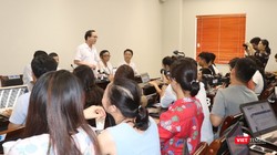 Buổi họp báo cung cấp thông tin sức khỏe cháu bé tại Bệnh viện Nhi Trung ương sáng 16/9.