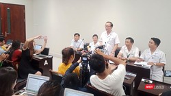 Đại diện Bệnh viện Nhi Trung ương thông tin về sức khỏe của bé L. ngày 16/9