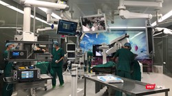 Quang cảnh phòng mổ Hybrid trước một ca phẫu thuật can thiệp mạch.
