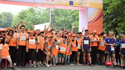 Rất đông người dân đăng ký hào hứng tham gia chạy từ sáng sớm.