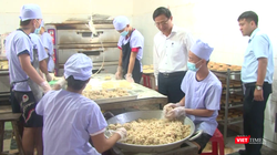 Chi Cục An toàn vệ sinh thực phẩm Hà Nội kiểm tra an toàn thực phẩm tại huyện Đông Anh.