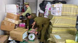 Đội Quản lý thị trường số 1 thu giữ số bánh tươi không rõ nguồn gốc.