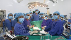 Kíp phẫu thuật cho bệnh nhân H. đã làm việc vất vả trong 12 tiếng đồng hồ, nỗ lực cứu sống người bệnh (Ảnh: BVCC)