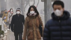 Khách du lịch và người dân Trung Quốc đeo khẩu trang để phòng bệnh (Ảnh: Internet)