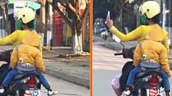 Mẹ đèo con nhỏ vẫn vô tư dùng điện thoại