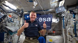 Tim Peake chụp bức ảnh đầu tiên trên ISS
