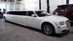 Xế độc Chrysler 300 Touring dài 9m tại Việt Nam