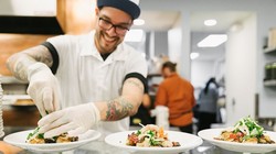 Nhân viên Google, Apple, Facebook ăn gì buổi trưa?