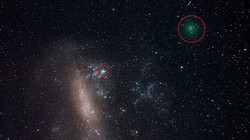 Hình minh họa vị trí của hai sao chổi bay gần địa cầu hôm 21/3 và 22/3. Ảnh: NASA