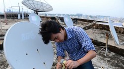 Thứ trưởng Bộ TT&TT Trương Minh Tuấn giao Cục Tần số vô tuyến điện và VTV chủ trì, phối hợp với các đơn vị liên quan nghiên cứu, xác định các địa bàn thực hiện số hóa truyền hình tương tự mặt đất bằng truyền hình vệ tinh. (Ảnh minh họa)