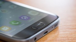 Khách tố phím Home trên Galaxy S7 dễ xước