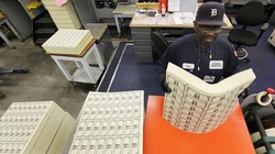 Bên trong nhà máy in tiền của Mỹ