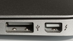 Phân biệt các cổng USB khác nhau bằng biểu tượng