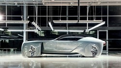 Xe chỉ có duy nhất một cánh cửa để vào bên trong. Nội thất đặc biệt được chăm chút rất tỉ mỉ và sang trọng.