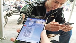 Lãnh đạo Sở TT&TT Hà Nội đề nghị các doanh nghiệp cung cấp dịch vụ viễn thông báo cáo kết quả thực hiện tạm ngừng cung cấp dịch vụ đối với 104 số điện thoại quảng cáo, rao vặt sai quy định gửi về Sở trước ngày 5/7/2016.