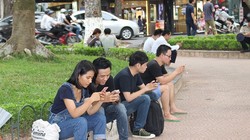 Nhiều người hài lòng với tốc độ Wi-Fi miễn phí quanh Hồ Gươm, nhưng các chuyên gia an ninh mạng luôn lưu ý người dùng cẩn trọng, tránh làm lộ một số thông tin nhạy cảm.