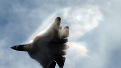 Siêu chiến đấu cơ tàng hình T-50 PAK-FA là chiến đấu cơ thế hệ thứ 5 của Không quân Nga do hãng Sukhoi chế tạo với rất nhiều tính năng hiện đại vượt trội so với các máy bay cùng thế hệ của Mỹ.