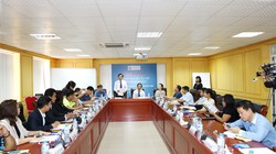 Ông Thuận Hữu, Chủ tịch Hội Nhà báo Việt Nam phát biểu khai mạc Khóa bồi dưỡng