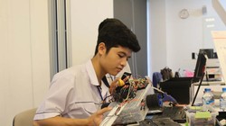 Sản phẩm "Robot leo tường" giành giải Nhất cuộc thi RMIT RMIT TechGenius 2016 dành cho học sinh.