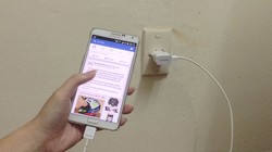 Dùng điện thoại khi đang sạc là nguyên nhân chính dẫn đến cháy nổ