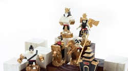 Tác phẩm bộ cờ  vua huyền thoại "The  Legends" của nhóm sinh viên ngành Thiết kế của Đại học RMIT Việt Nam đã vượt qua 300 tác phẩm khác để giành giải Nhất cuộc thi "Cảm quan Việt Nam".