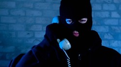 Khi nhận thấy có dấu hiệu lừa đảo, thuê bao VNPT VinaPhone cần liên hệ với tổng đài VNPT để được giải quyết.