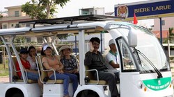 Xe điện tại Hội An hoạt động từ 6h-22h hằng ngày với thời gian dừng đón, trả khách không quá 2 phút (Ảnh minh hoạ)