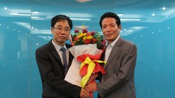 Thứ trưởng Hoàng Vĩnh Bảo trao Quyết định và tặng hoa chúc mừng tân Phó Cục trưởng Cục Báo chí Nguyễn Văn Hiếu