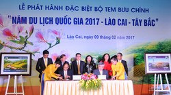 Lãnh đạo UBND tỉnh Lào Cai và Lãnh đạo Bộ Thông tin và Truyền thông ký kết phát hành Bộ tem "Năm du lịch quốc gia 2017 Lào Cai - Tây Bắc".
