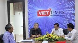 MC -- Nhà báo Lê Thọ Bình và ba vị khách mời của cuộc đối thoại: Ông Nguyễn Thanh Lâm, ông Lê Doãn Hợp và Nhà báo Hồng Thanh Quang (trái sang phải)