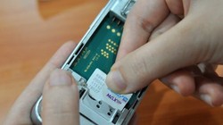 Theo quy định tại Nghị định 49, hành vi sử dụng giấy tờ của người khác (kể cả được cho mượn) hay chuyển sim mình đăng ký cho người khác sử dụng mà không giao kết lại hợp đồng thì chịu xử phạt vi phạm hành chính đến 500.000 đồng.