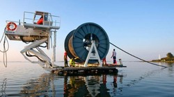 VNPT cũng đã hoàn thành triển khai hạ tầng truyền dẫn trong nước để sẵn sàng chuyển tiếp và đấu nối dung lượng cáp biển AAE-1 vào mạng lưới của mình. Ảnh minh hoạ