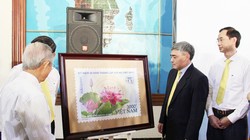 Bộ tem “Kỷ niệm 50 năm thành lập ASEAN (1967-2017)” của Việt Nam do họa sĩ Tô Minh Trang thiết kế. 