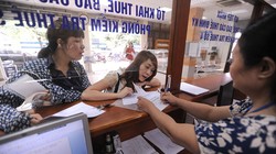 Doanh nghiệp đang làm thủ tục thuế tại Cục Thuế Hà Nội. Ảnh minh hoạ: Ngọc Thắng - Thanh Niên.